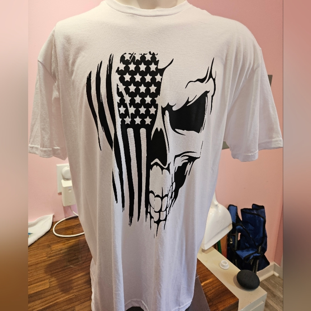 White skull flag graphic t shirt